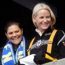 Crown Princess Victoria and og Crown Princess Mette-Marit watch women's relay  (Photo: Lise Åserud, Scanpix)